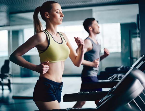5 trükk, hogy látványosan fogyni és „alakulni” kezdj a futópados edzéstől