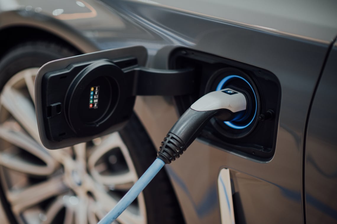 Mit tegyünk, ha otthon szeretnénk tölteni az elektromos autónkat?
