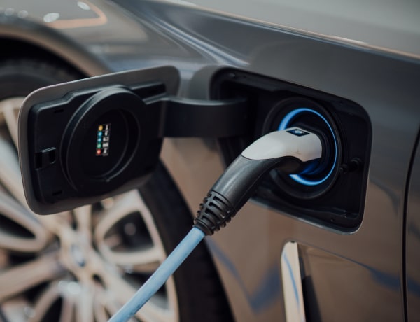 Mit tegyünk, ha otthon szeretnénk tölteni az elektromos autónkat?