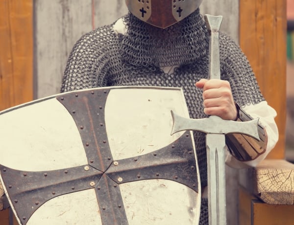 A lovagok miatt van baloldali közlekedés – 10 meghökkentő dolog a középkorról