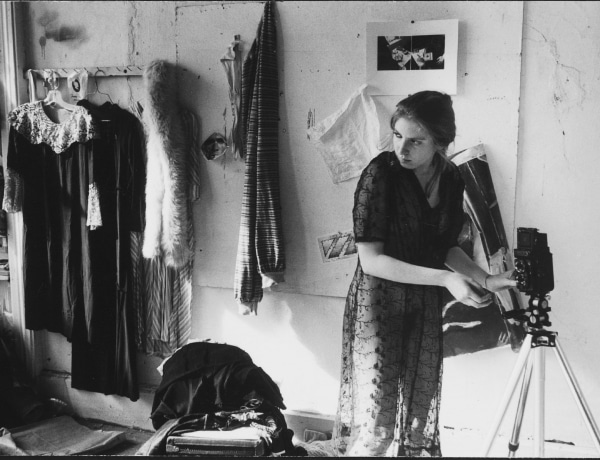 A kamasz fotóslány képei még mindig talányok: a tragikus sorsú Francesca Woodman