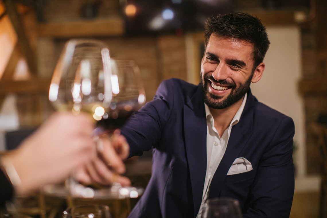 Sor, bor, ásványvíz: milyen italt iszik a férfi? Ezt árulja el a személyiségéről