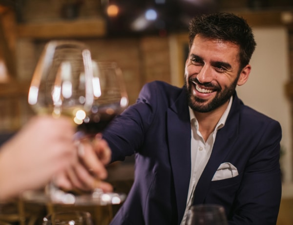Sor, bor, ásványvíz: milyen italt iszik a férfi? Ezt árulja el a személyiségéről
