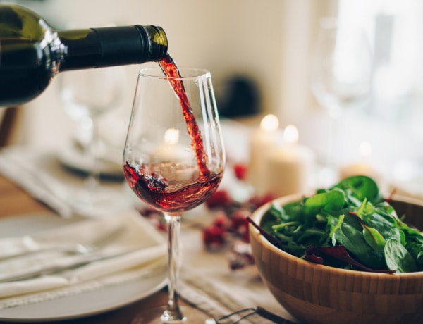 Hogy jön ki a borfolt és miért van zöld üvegben a bor?