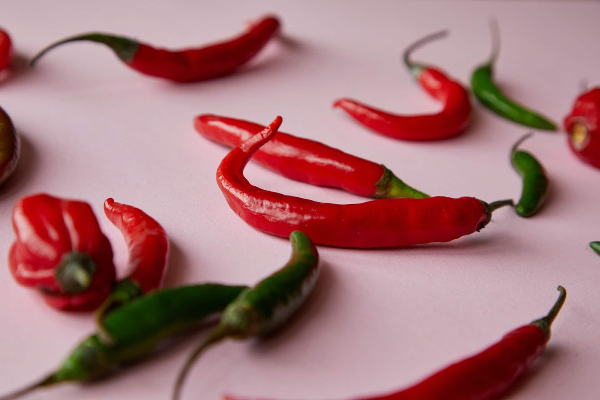 Deja que se caliente un poco.  Los pimientos picantes no solo son sabrosos, sino también curativos.