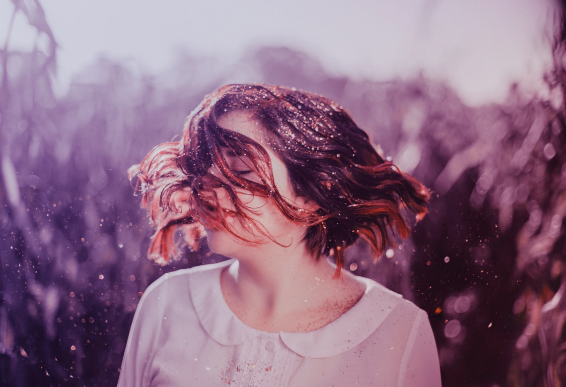 10 ragyogó csillámos frizura szilveszterre – köszöntsd tündökölve az újévet