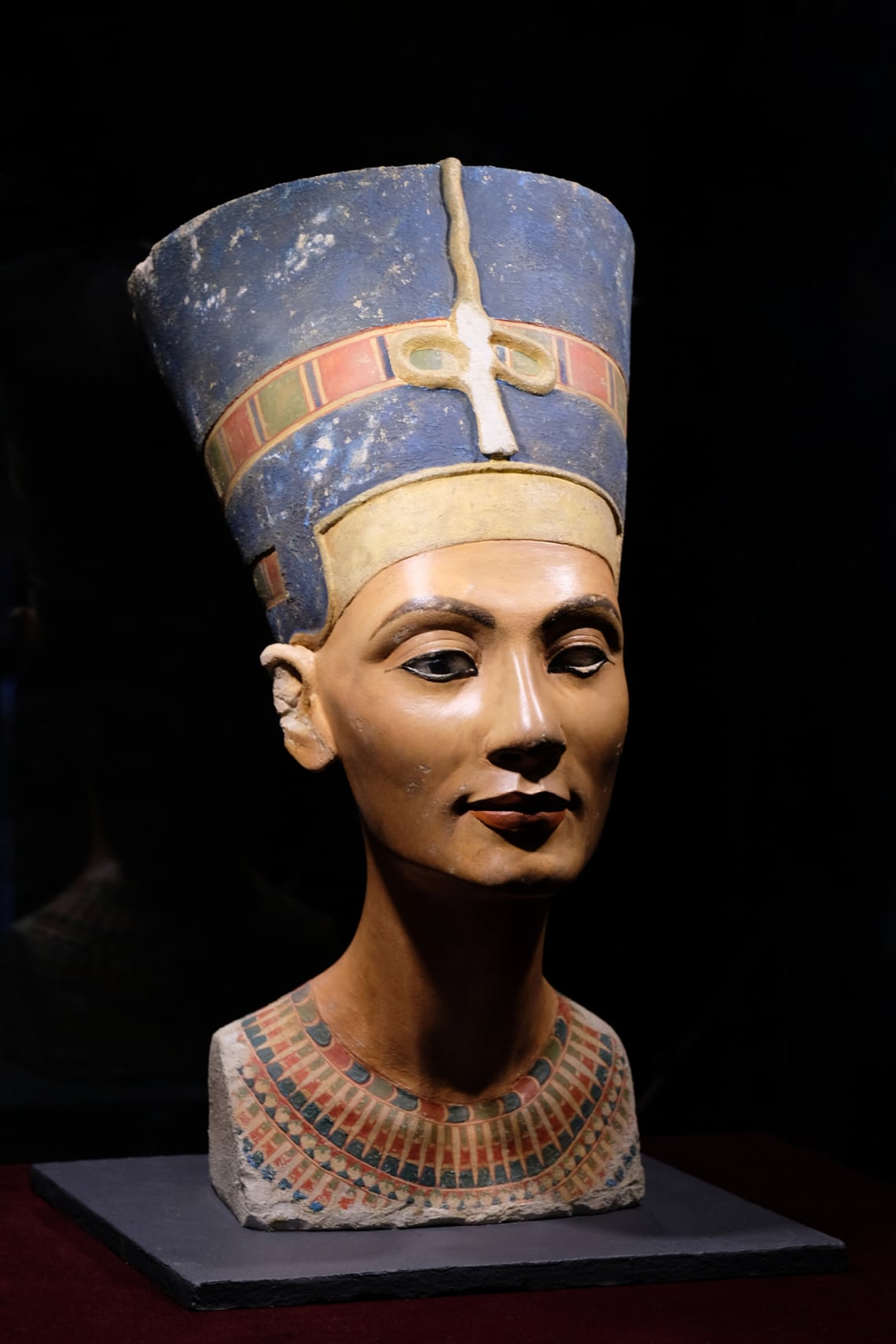 Nefertiti mellszobra