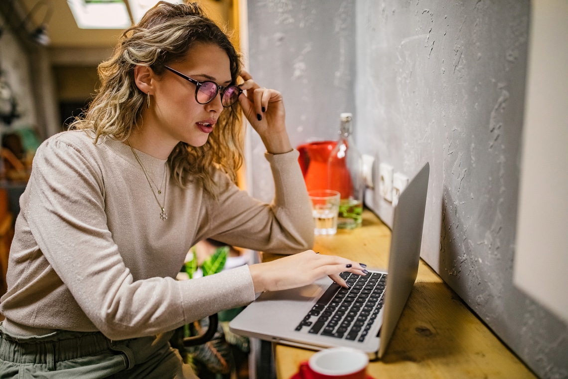 „Nem azért vettek fel, hogy gondolkodjak” Elképesztő munkahelyi panasz-történetek