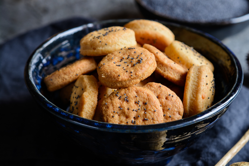 Így készíts ínycsiklandó parmezános kekszet – Borozós estékhez is tökéletes!