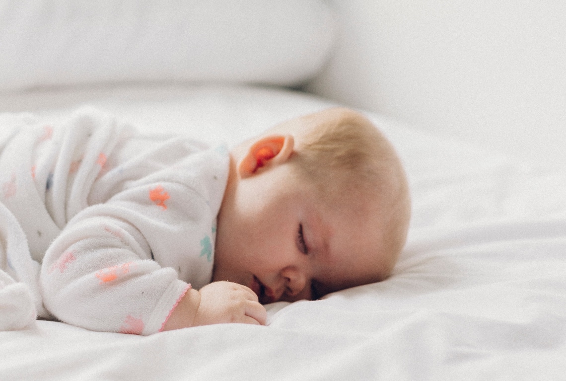 Így alszanak valójában a kisbabák, és igen, ez normális