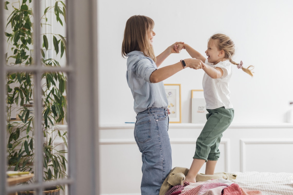 Amikor mindenki dolgozik, ki marad a gyerekkel? Így válassz jól bébiszittert