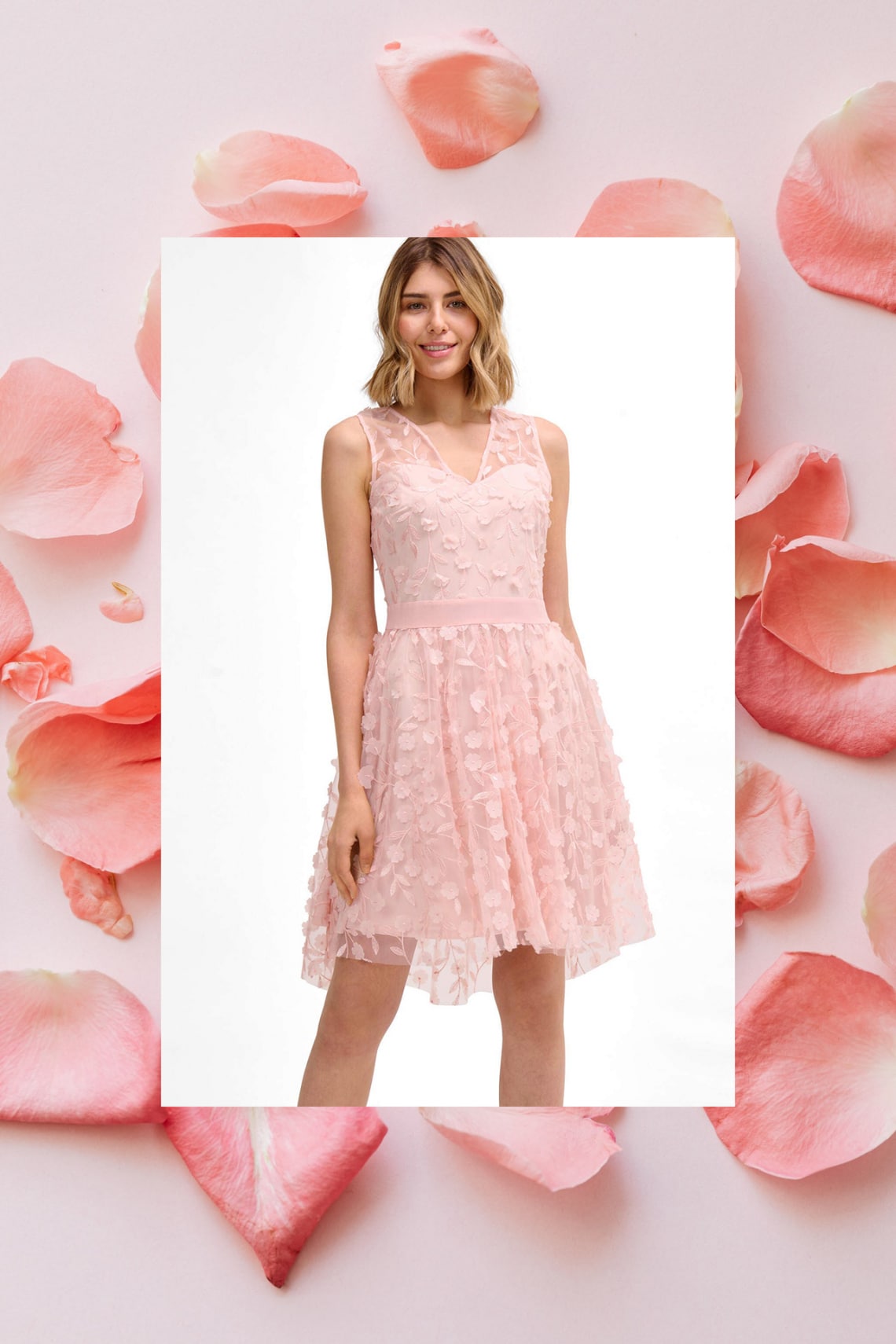 Klasszikus szabású tüllruha az Orsay-ből