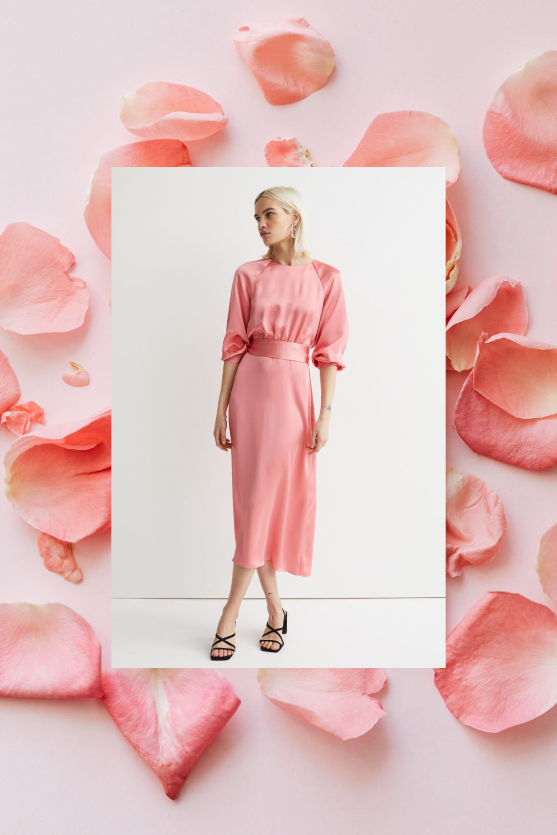 Rózsaszín szatén midiruha a H&M-ből