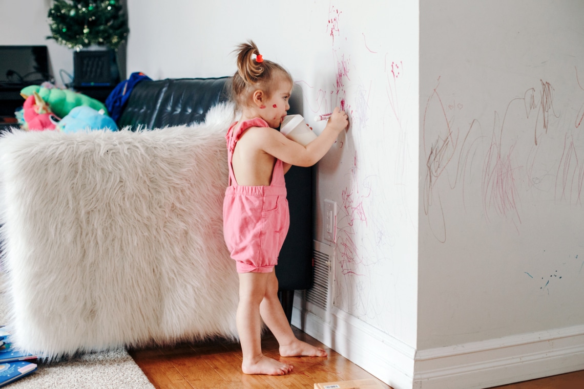 Így tüntetheted el a foltokat a festett falakról – Ha idén is elmaradt a meszelés