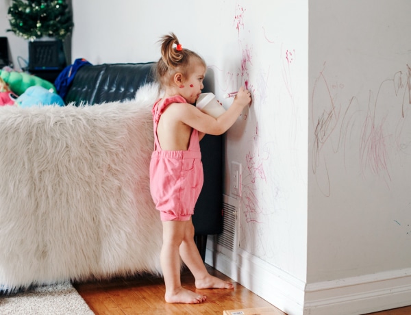 Így tüntetheted el a foltokat a festett falakról – Ha idén is elmaradt a meszelés