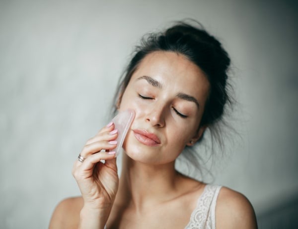 Mintha kivasalnák az arcod: a Gua-Sha arcmasszázs