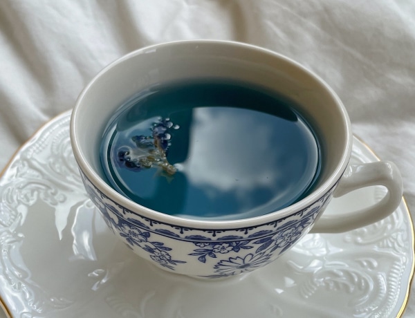 A kék tea igazi csodaszer. Hangulatjavító és konkrétan megszépít