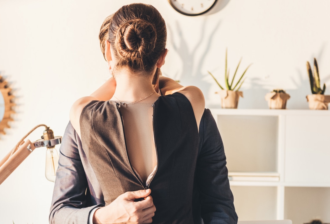 Ezért elkerülhetetlenek az irodai románcok