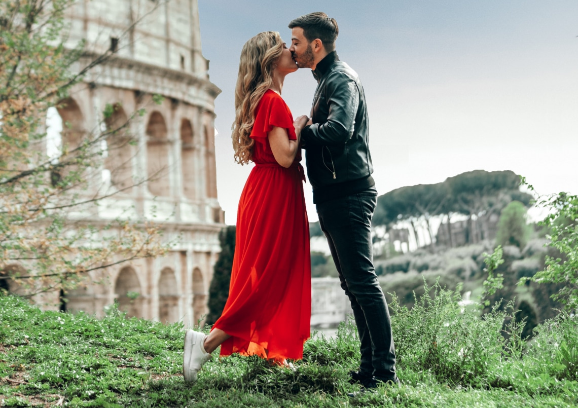 Ezért hajolunk jobbra csók közben. 10 különös tény a csókról