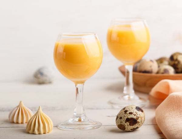 A legjobb húsvéti tojáslikőr recept – hagyományos és vegán alternatívával