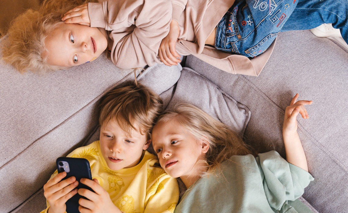 Ki nem találnád, milyen nevelési elvekkel hozták összefüggésbe a gyerekek problémás internethasználatát