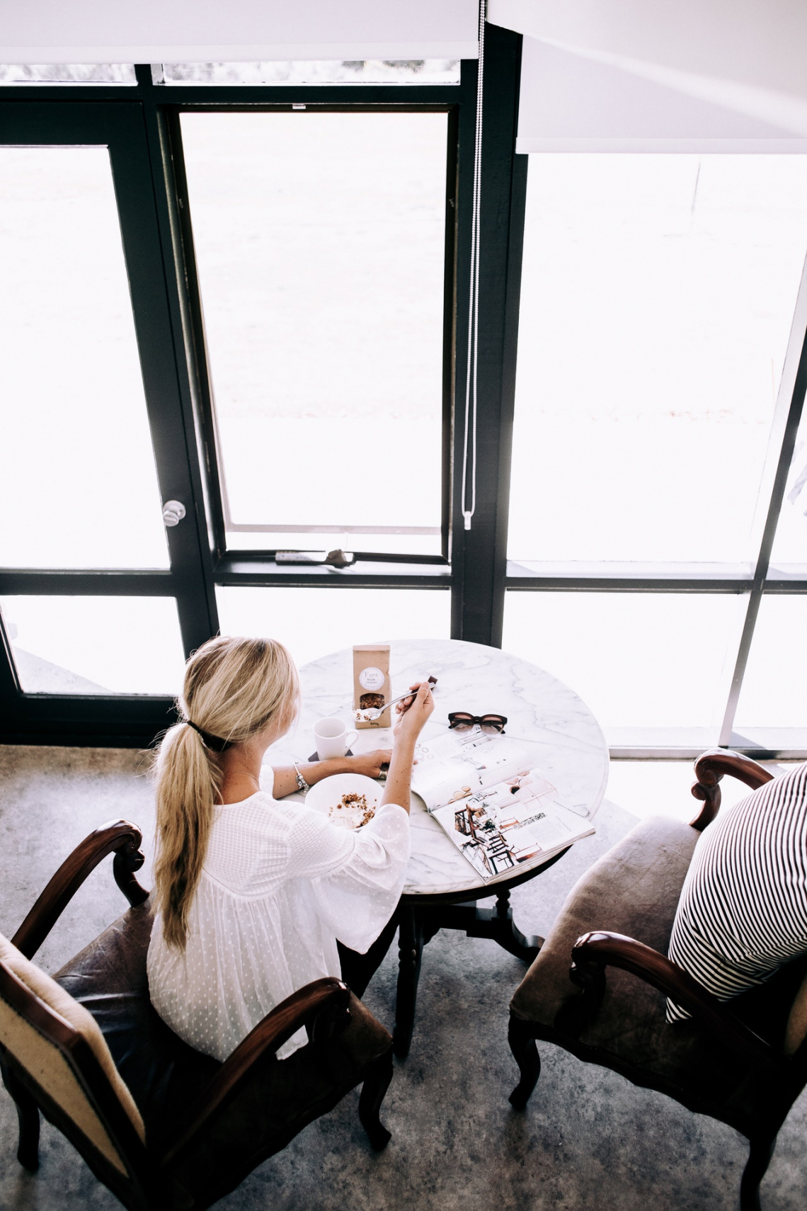 Ha meghatározott helyeken kell ülnöd a szobában vagy egy étteremben