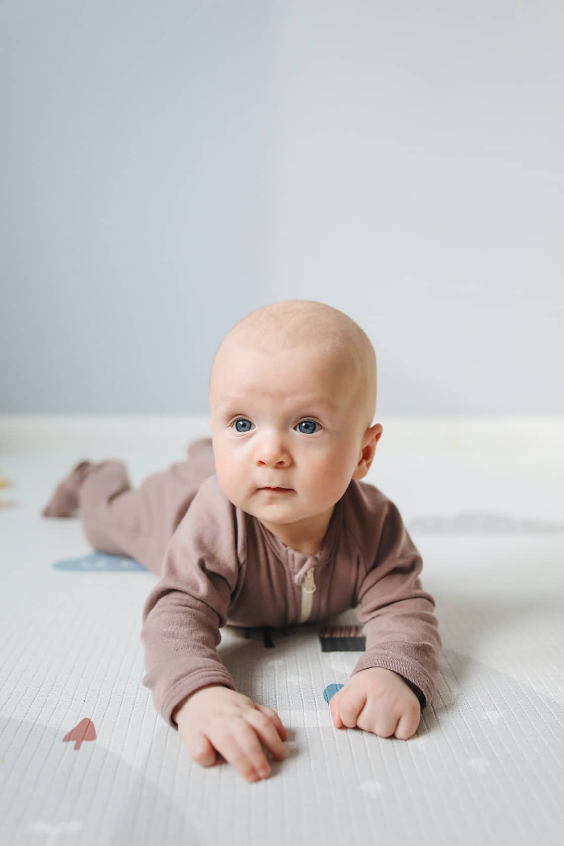 0-12 hónapos csecsemők: Ajánlott napi bevitel: 10 µg (400 NE)