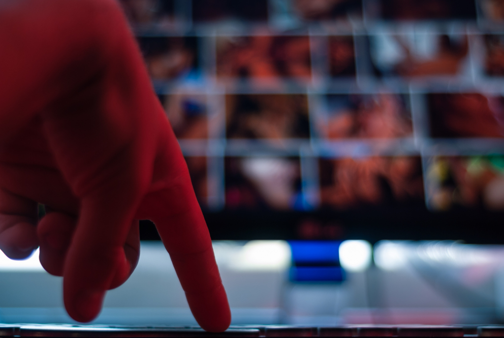 Hoppá: Az emberek fele pornót néz munkaidőben?