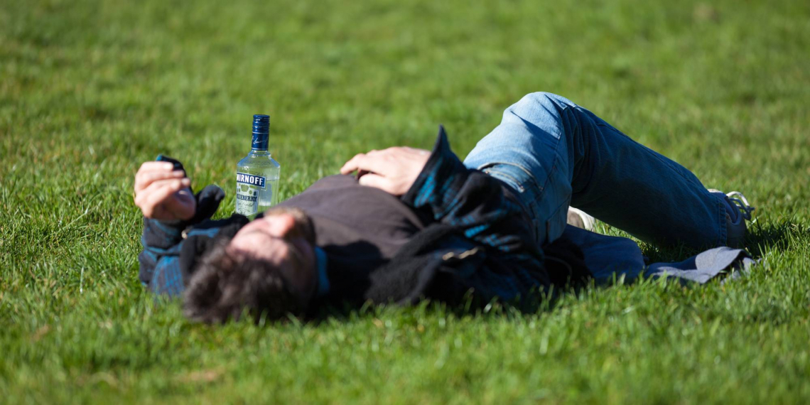 Hogyan segítsünk alkoholizmussal küzdő barátunknak?