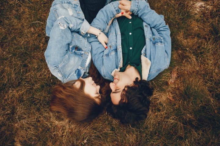 Stíluskalauz nőknek – mit vegyünk fel farmerkabáthoz?