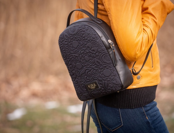 Egyedi tervezésű designer táskákkal kápráztat el a kétgyermekes magyar anyuka – interjú a Kira Bags tulajdonosával
