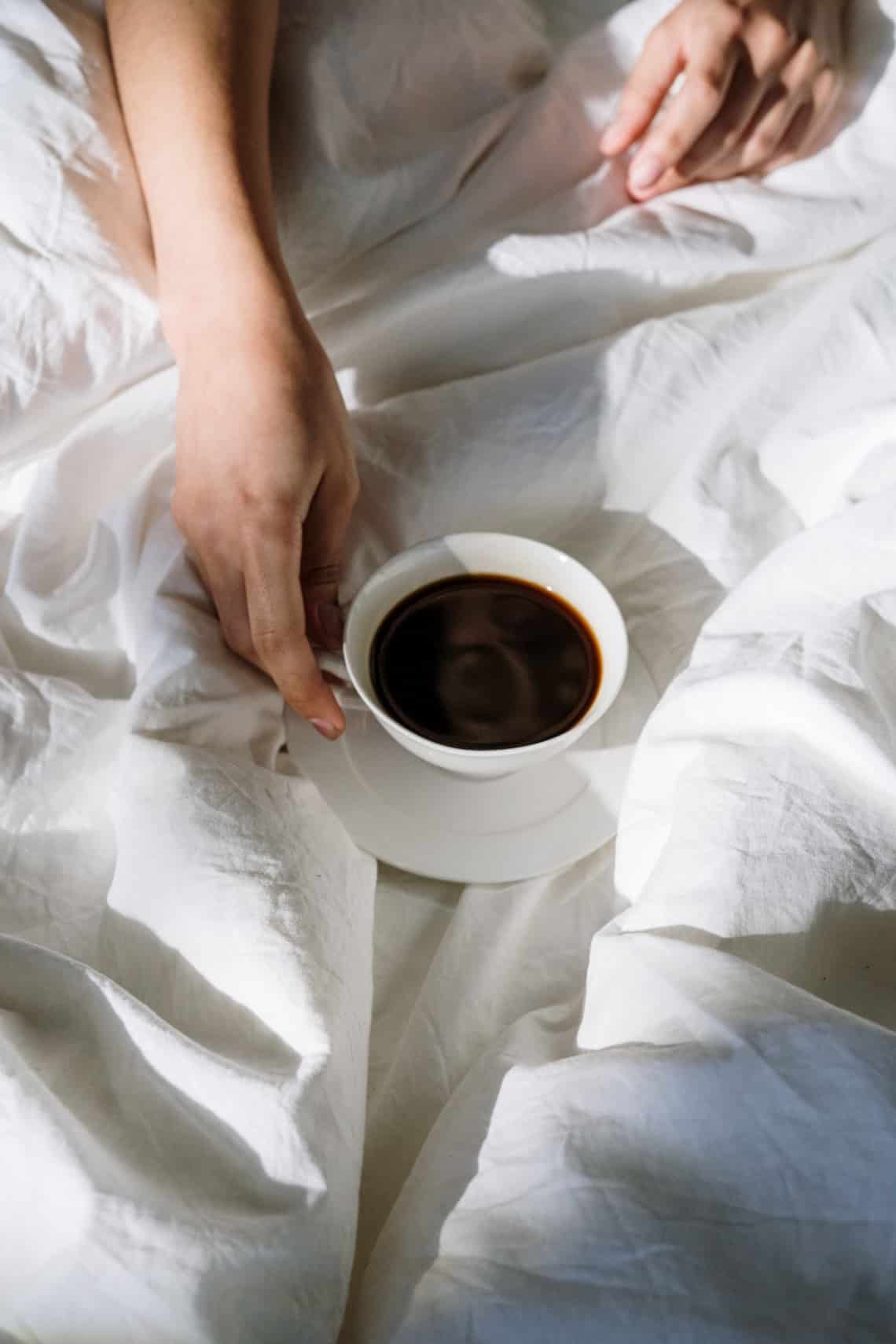 Jégzselé és kávé az ágyban