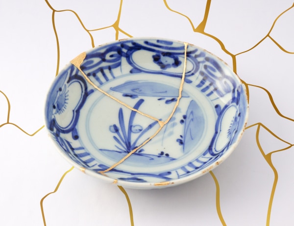 Egy különös japán módszer: így segít meggyógyulni egy összeragasztott tányér