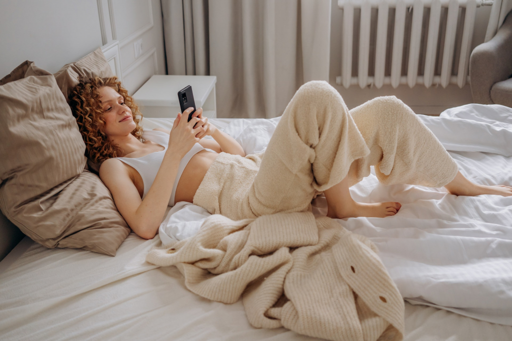 Így kezdj el egy Tinder beszélgetést, hogy legyen folytatása