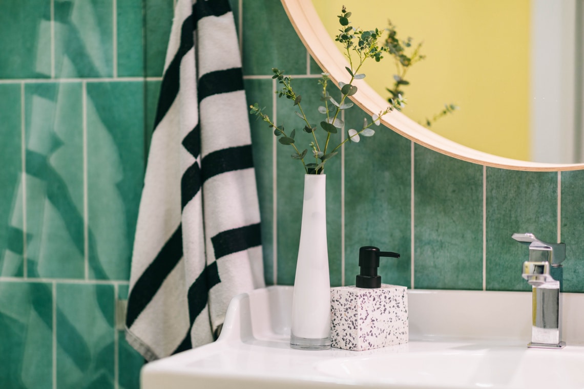 6 elavult fürdőszoba trend, amitől a lakberendezők is falra másznak