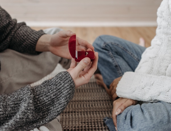 Eljegyzési gyűrű? A válasz: igen! Ezerszer is igen!