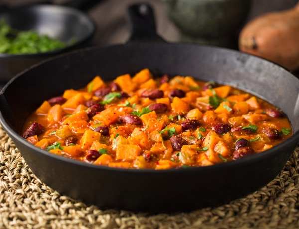 Jamie Oliver édesburgonyás chilije, amivel a hideg téli estéken is egyből felmelegedhetsz