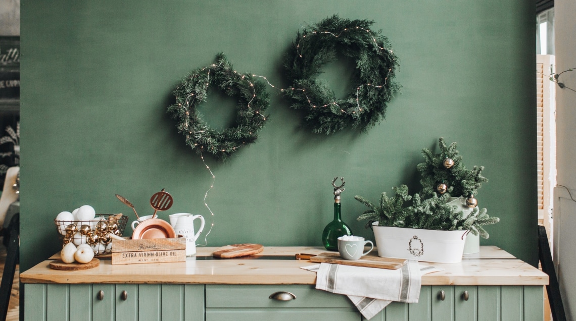 8 lenyűgöző karácsonyi dekoráció műfenyő ágakkal – Régi darabokat is bevethetsz!