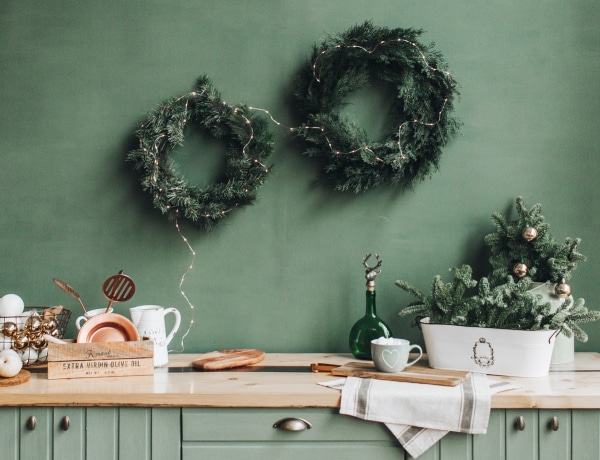 8 lenyűgöző karácsonyi dekoráció műfenyő ágakkal – Régi darabokat is bevethetsz!