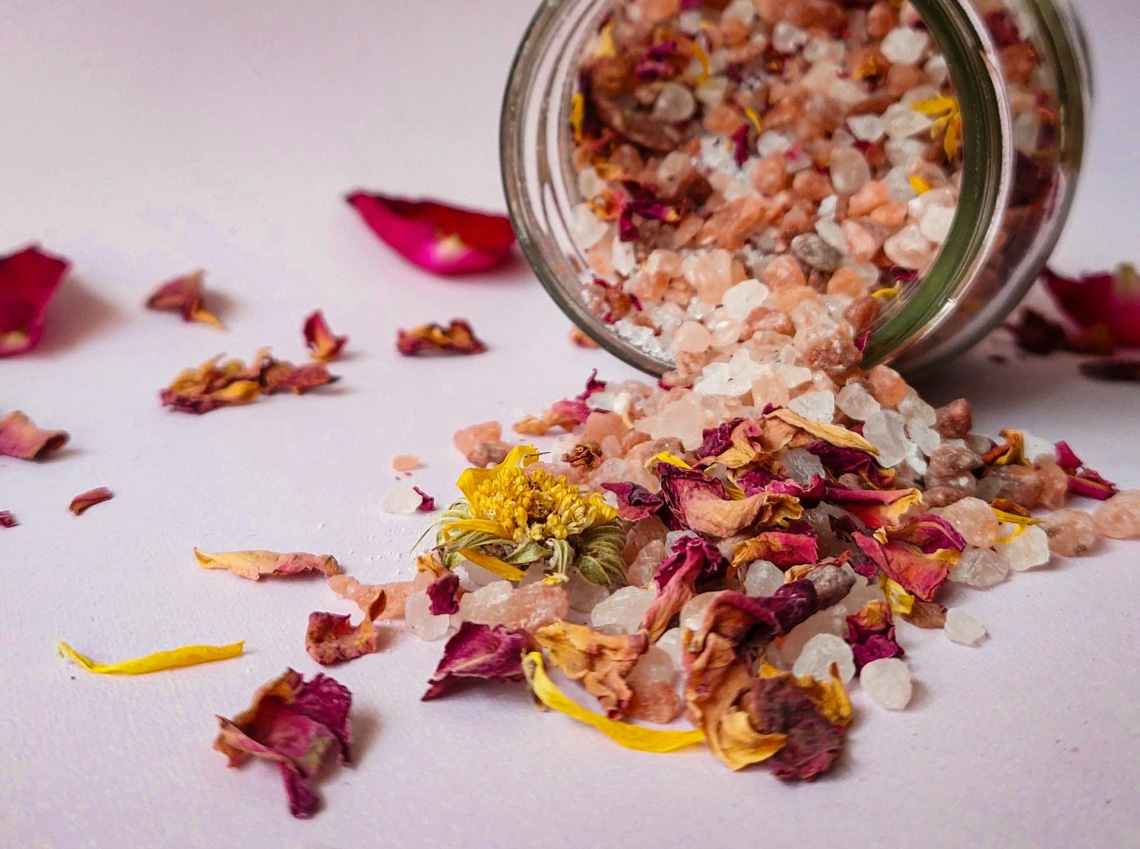 Aromaterápia ajándékba: 5 illatos, csináld-magad fürdősó téli estékre