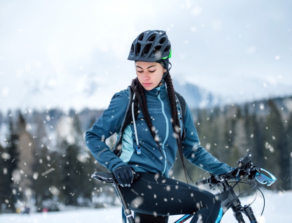 Télen is biciklivel jársz? Ezekre figyelj biztonságod és ízületeid érdekében!