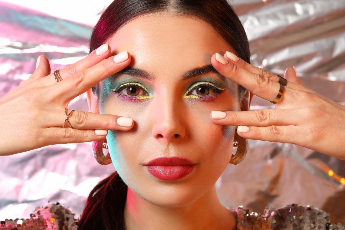 8 sminkötlet barna szemhez: a rúzstól kezdve a tuson át a pirosítóig