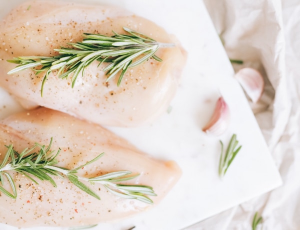 Így kellene valójában megtisztítanod a csirkét főzés előtt