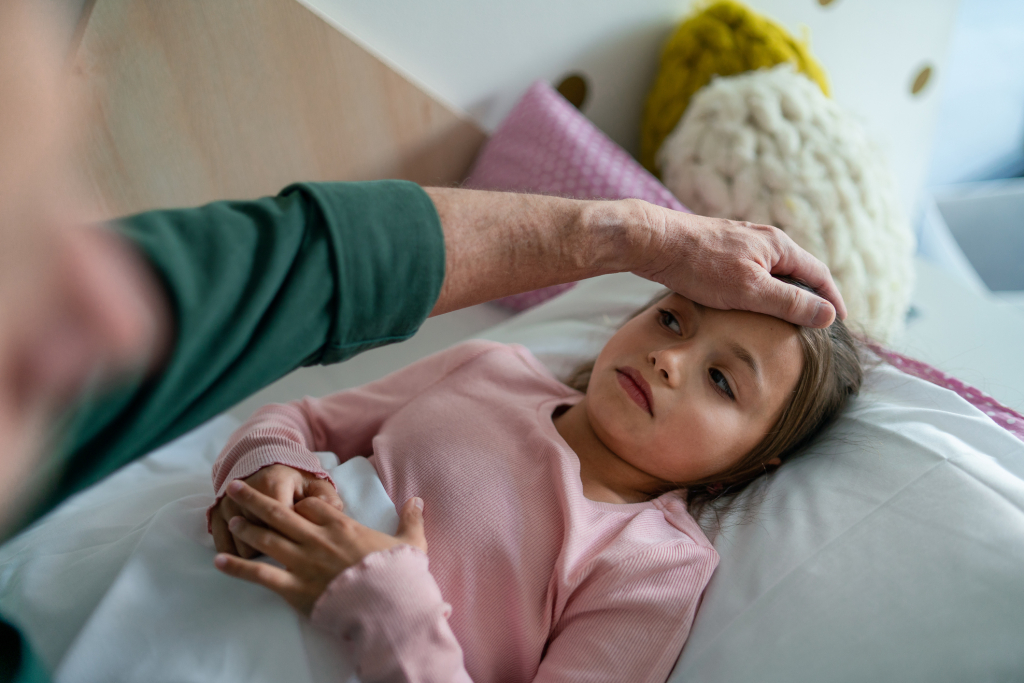 Az unokák védhetik meg a nagyszülőket: Az idei influenzajárványban kulcsszerepe lesz a fészekimmunitásnak