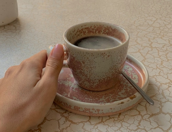 Így befolyásolhatja az alvásodat, ha koffeinmentes teát vagy kávét iszol