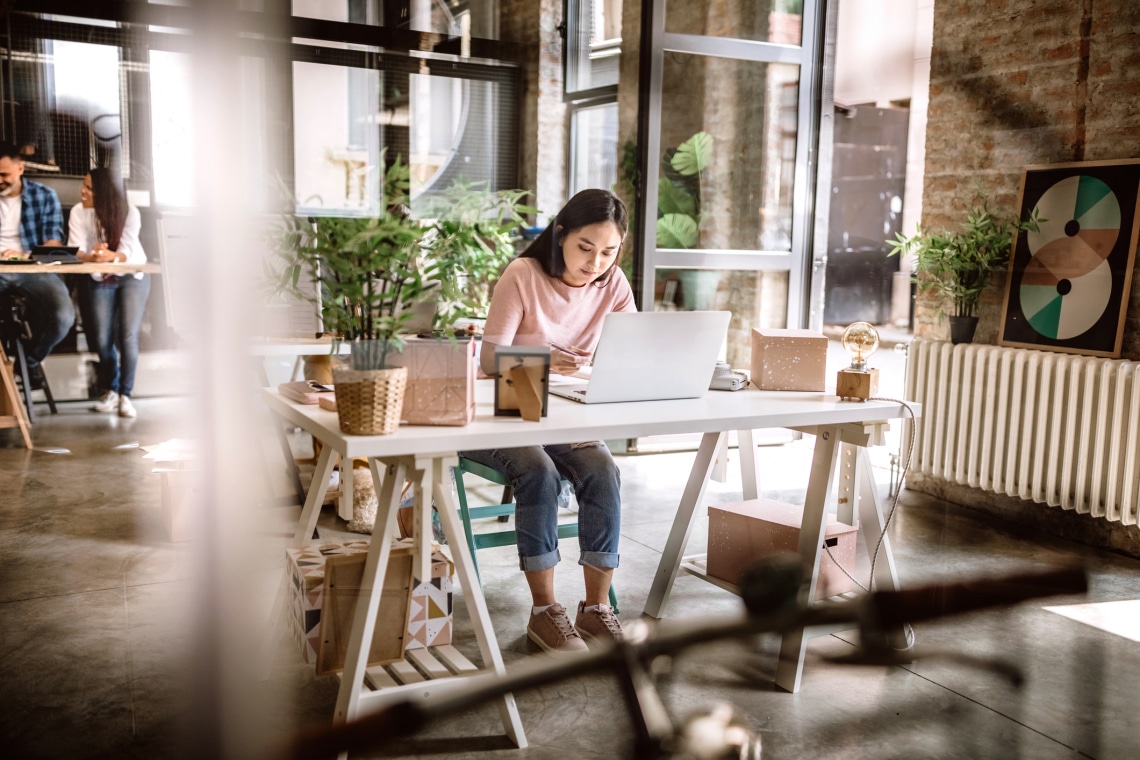 Így figyelik meg a cégek az otthonról dolgozóikat