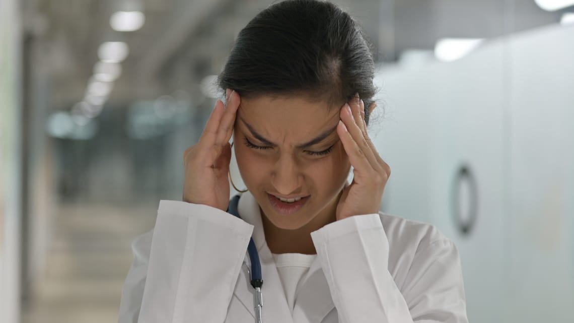 „Rovarirtót fújt a fülébe, hogy kijöjjön a bogár” – A  legostobább öngyógyítások