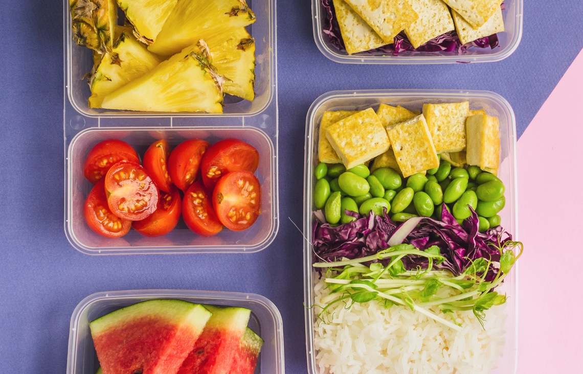 7 szuper-egészséges ebéd ötlet, amit 2023-ban pakolhatsz a munkába