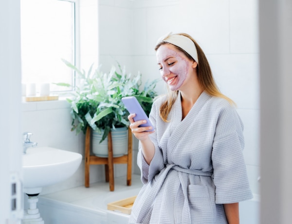 Ezért ne vidd be ezentúl a mobiltelefonodat a fürdőszobába