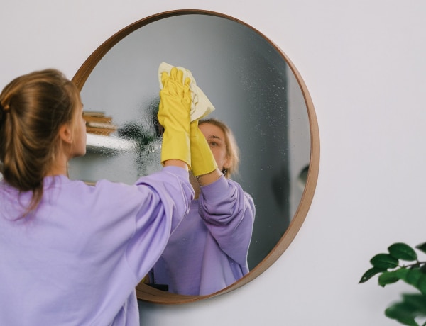Így tisztítsd meg a tükröt, hogy csíkmentes legyen
